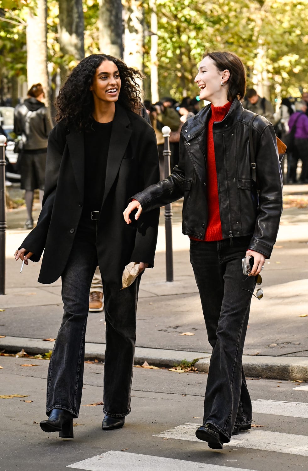 Grey-wash Flare Jeans with an Oversized Black Blazer Grey-wash Flare Jeans with an Oversized Black Blazer — Classy Black Jeans Outfits