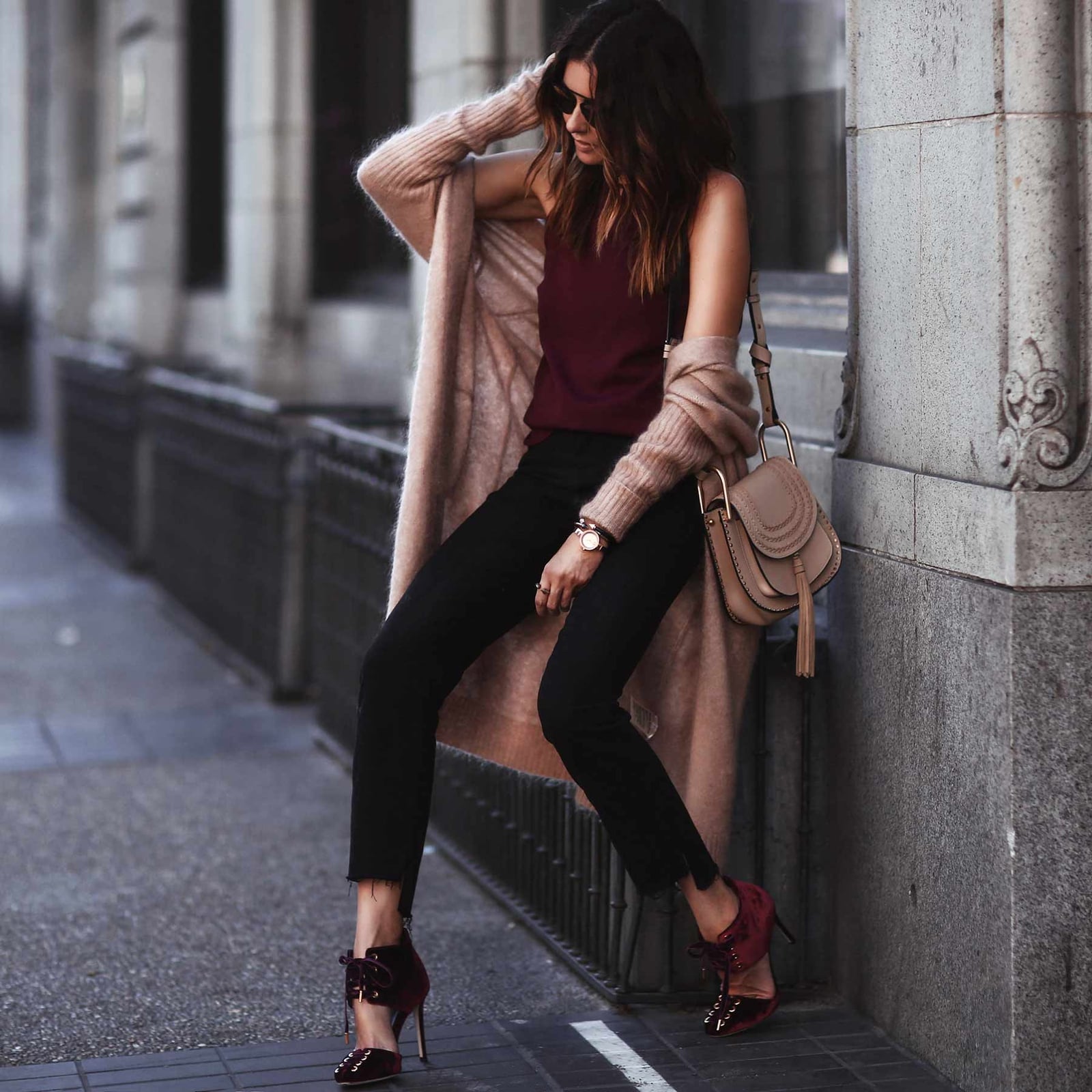 Black Skinny Jeans with a Beige Cardigan Black Skinny Jeans with a Beige Cardigan — Classy Black Jeans Outfits