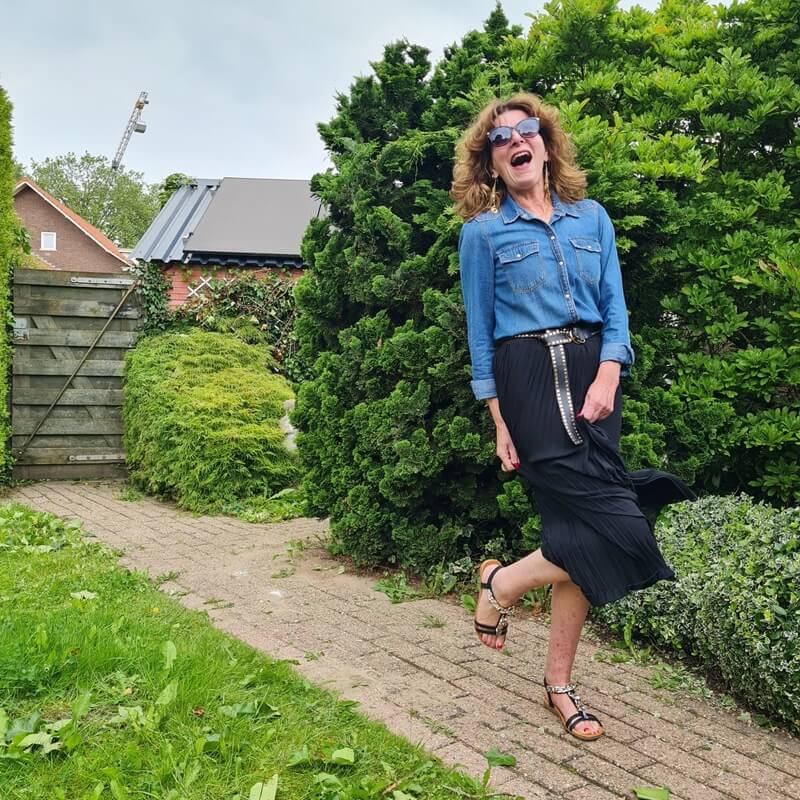 Black Pleated Midi Skirt with Blue Denim Shirt — Classy Black Skirt Outfit