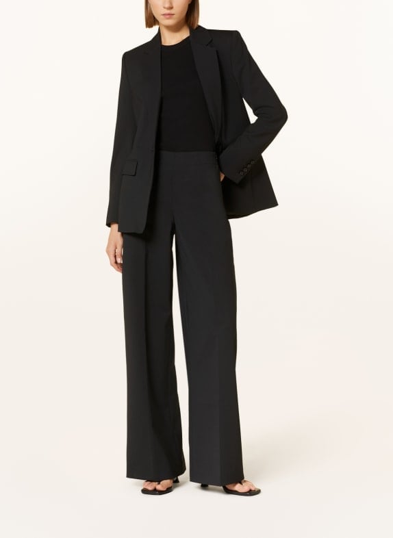 Oversized Blazer with Wide-Leg Trousers, Close-Up Take — Classy Black Tie Outfits