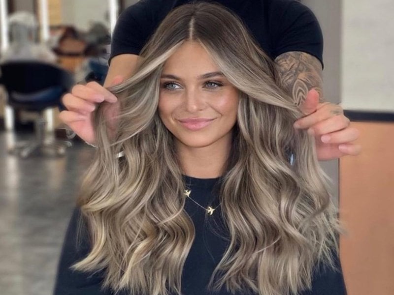 Mid-Back With Face-Framing Blonde Highlights, Styled In Soft — Classy Blonde Highlights on Dark Hair