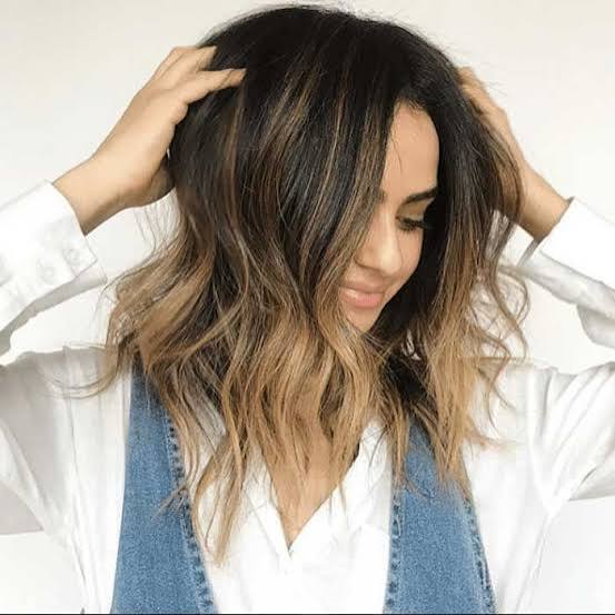 Collarbone Lob With Honey Blonde Balayage — Classy Blonde Highlights on Dark Hair