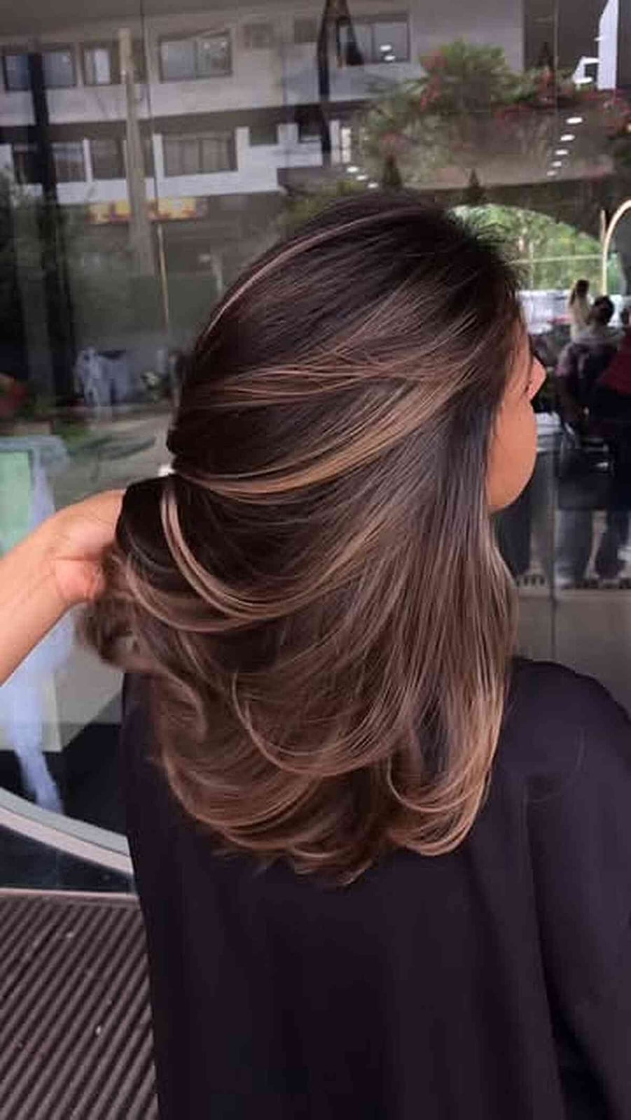 Shoulder Length Layers With Fine Highlights — Classy Blonde Highlights on Dark Hair