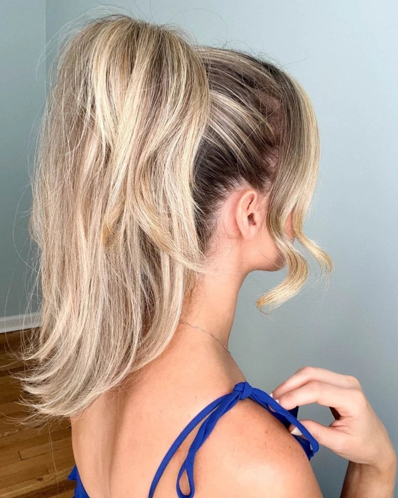 Collarbone Ash Blonde Ponytail With Textured Waves And Curtain Bangs Collarbone Ash Blonde Ponytail With Textured Waves And Curtain Bangs — Classy Blonde Ponytail