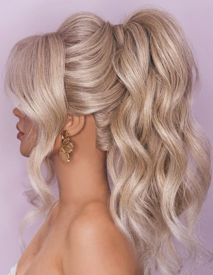 Creamy Blonde Ponytail With Soft Volume And Face-Framing Pieces Creamy Blonde Ponytail With Soft Volume And Face-Framing Pieces — Classy Blonde Ponytail