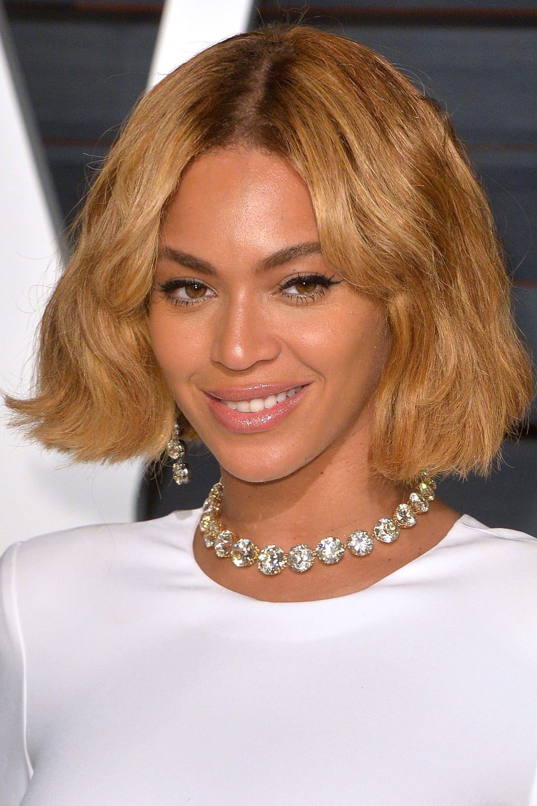 Chin Bob With Honey Blonde Soft Waves — Classy Blowout Hairstyles Black Women