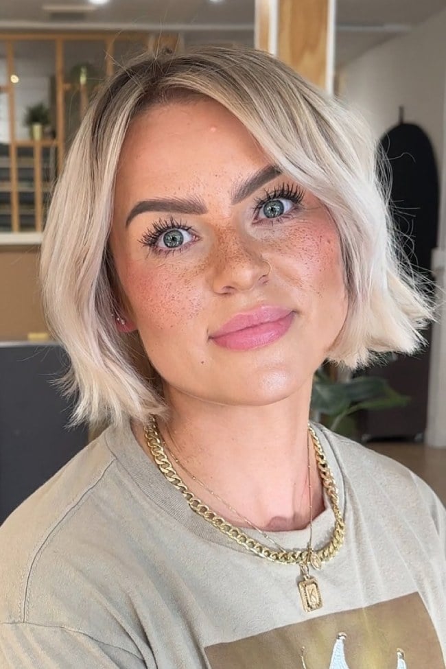 Collarbone Bob Voluminous Ash Blonde — Classy Bob Haircuts for Fine Hair