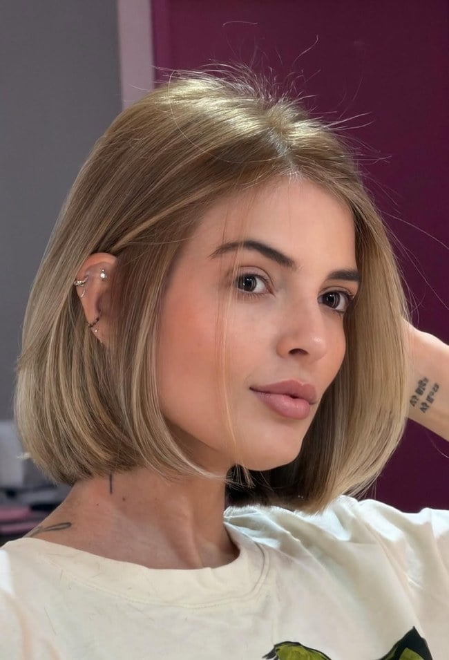 Soft Beige Blonde Sleek Blunt Bob — Classy Bob Haircuts for Fine Hair