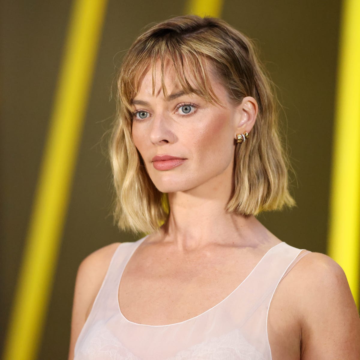 Collarbone Bob With Effortless Curtain Bangs — Classy Bob Haircuts with Bangs