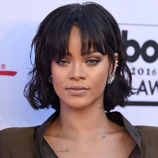 Chin Length Bob With Thick Blunt Bangs, Wavy — Classy Bob Haircuts with Bangs