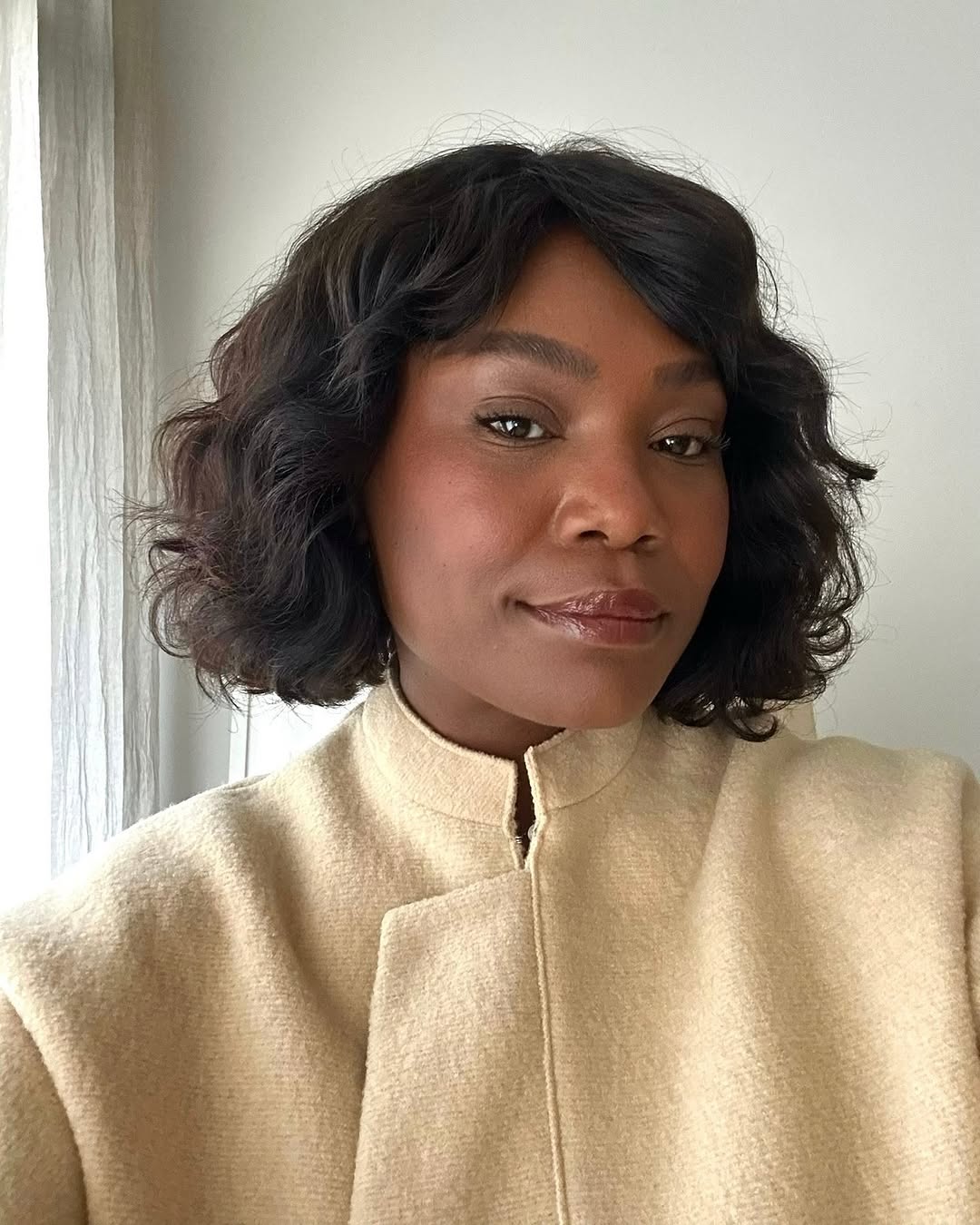 Chin Length Bob With Natural Waves And Dark Brown Tones, Wavy — Classy Bob with Curtain Bangs