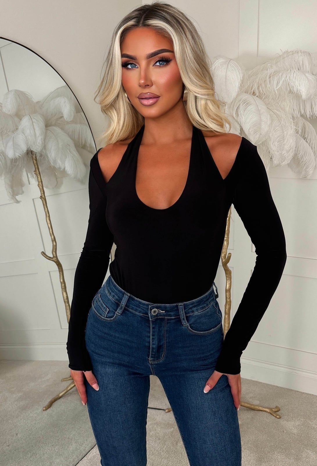 Black Cut-Out Shoulder Bodysuit with Denim Jeans — Classy Bodysuit Outfits