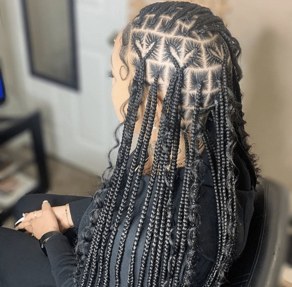 Collarbone Black Braids Blonde Highlights, Wavy And Curly Collarbone Black Braids Blonde Highlights, Wavy And Curly — Classy Boho Knotless Braids