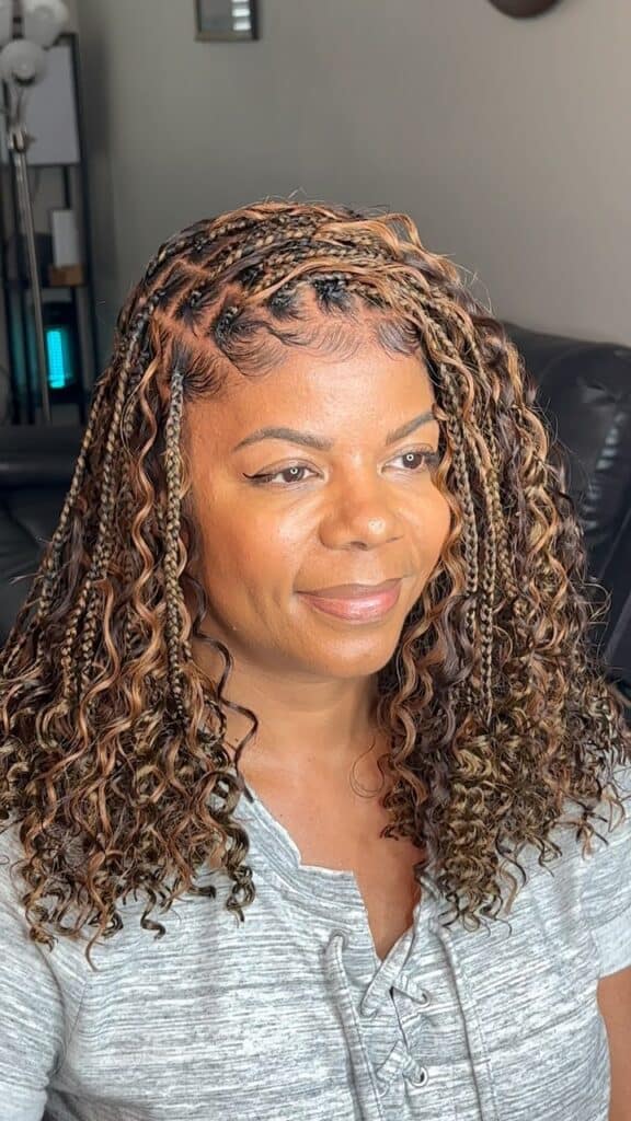 Collarbone Honey Blonde Highlights Braids Collarbone Honey Blonde Highlights Braids — Classy Boho Knotless Braids