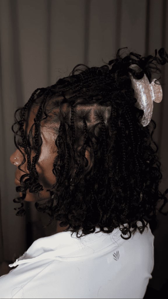 Collarbone Dark Base Honey Blonde Highlights Collarbone Dark Base Honey Blonde Highlights — Classy Boho Knotless Braids