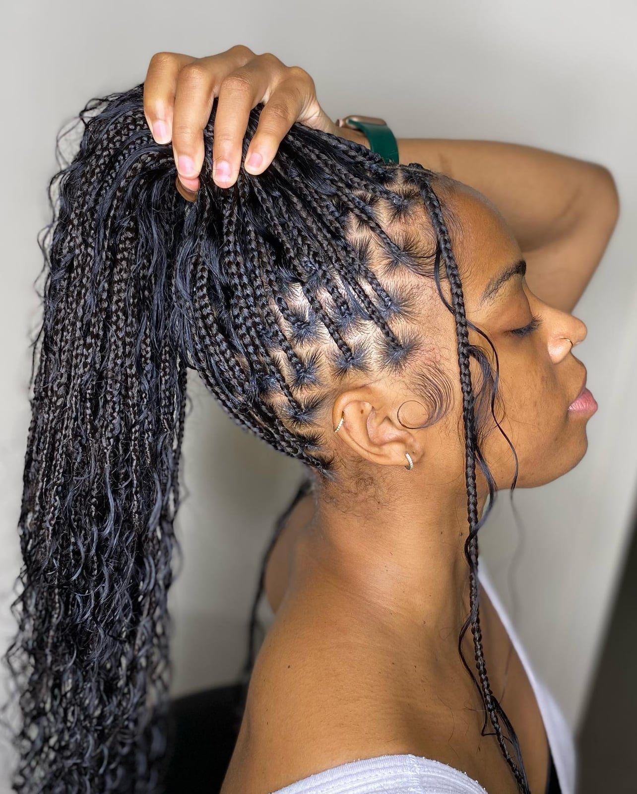 Mid-Back Black Braids In Ponytail Mid-Back Black Braids In Ponytail — Classy Boho Knotless Braids