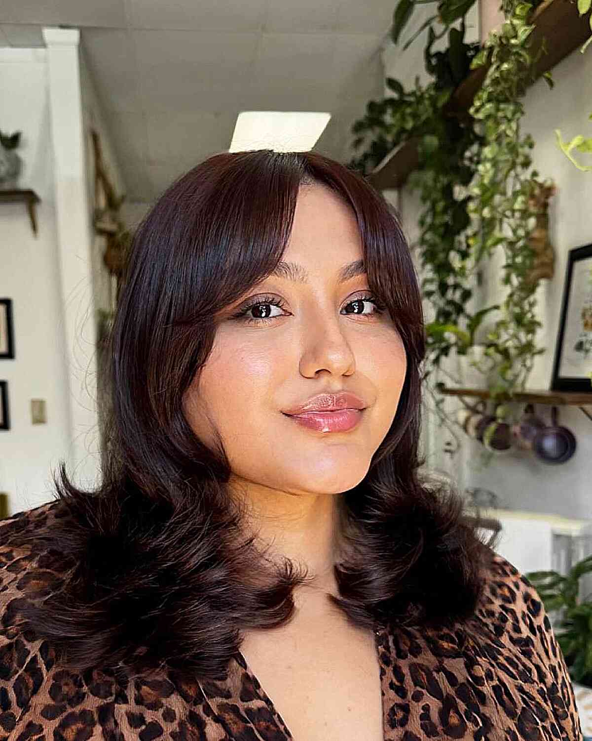 Collarbone Layers With Straight Bottleneck Bangs — Classy Bottleneck Bangs