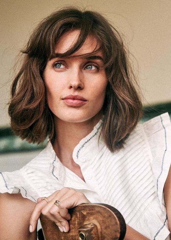 Chin Length Bob With Side Part Bottleneck Bangs — Classy Bottleneck Bangs