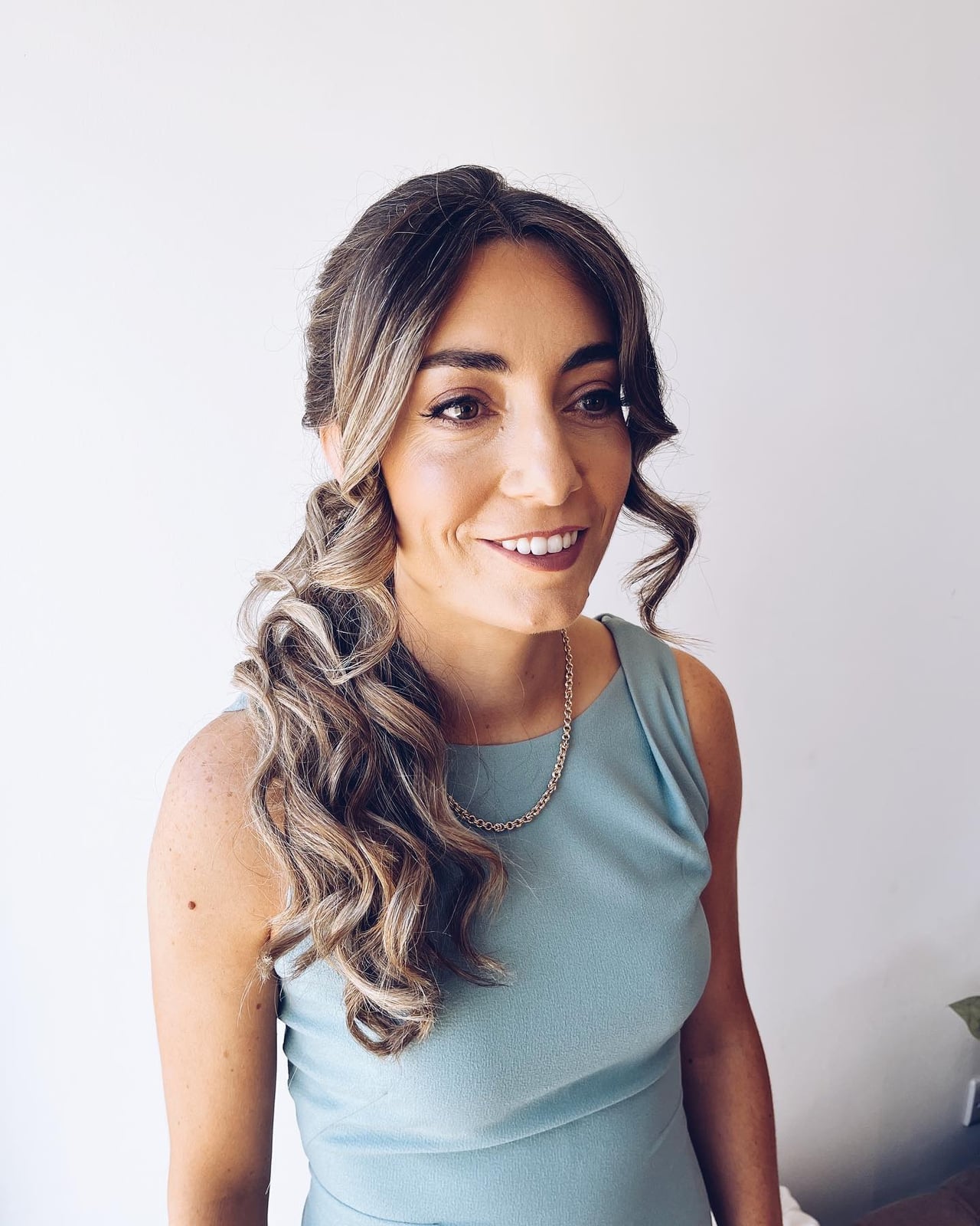 Honey Blonde Ponytail With Loose Curls — Classy Bridesmaid Ponytail