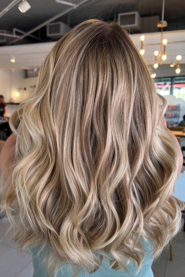 Mid-Back Bronde Balayage With Creamy Highlights — Classy Bronde Balayage