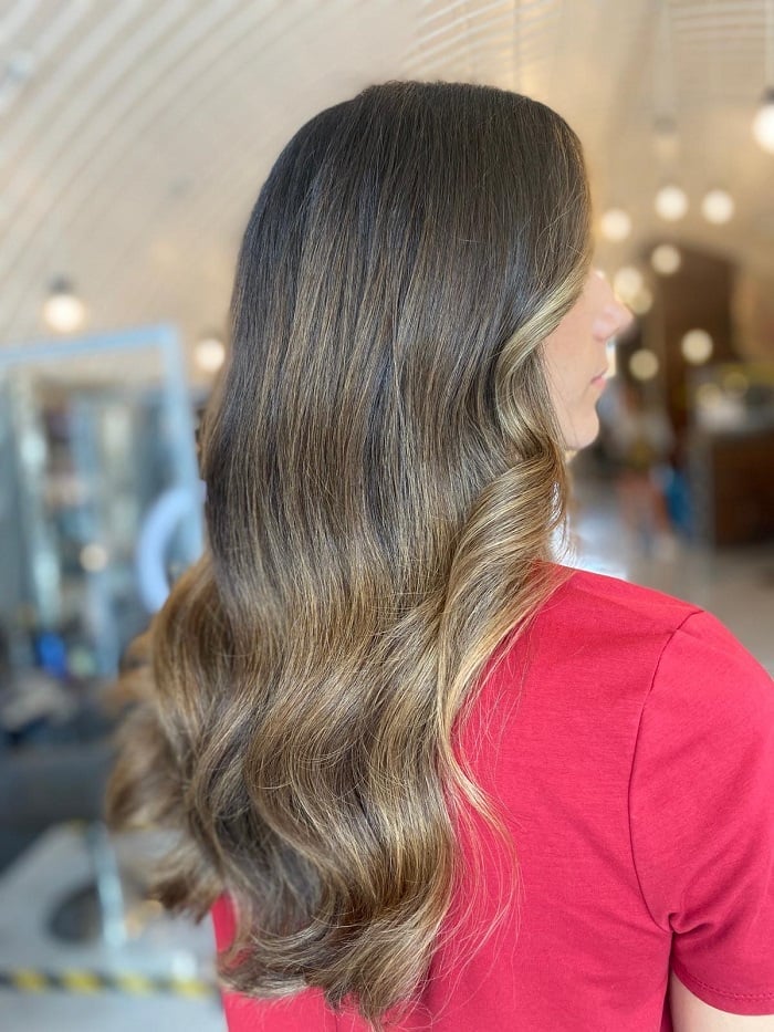 Mid-Back Bronde With Natural Highlights, Wavy — Classy Bronde Balayage