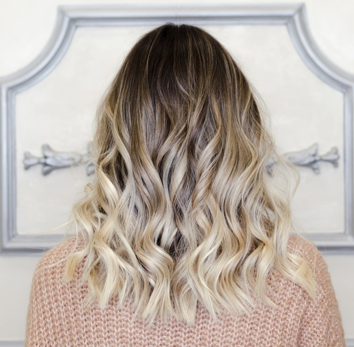 Mid-Back Bronde With Face-Framing Highlights, Wavy — Classy Bronde Balayage