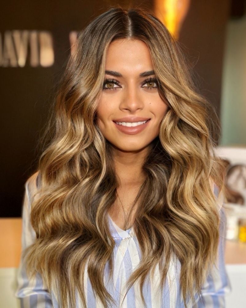Mid-Back Bronde With Golden Blonde Balayage — Classy Bronde Balayage