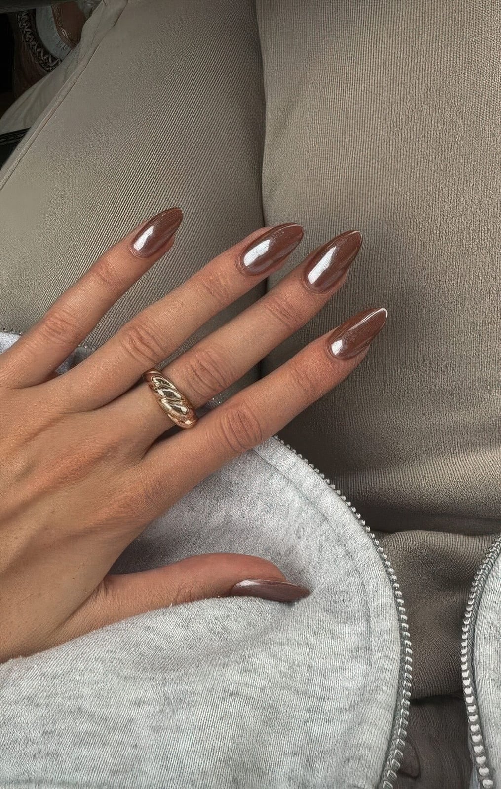 Medium Almond Nails with Minimalist Line Art Medium Almond Nails with Minimalist Line Art — Classy Brown Almond Nails