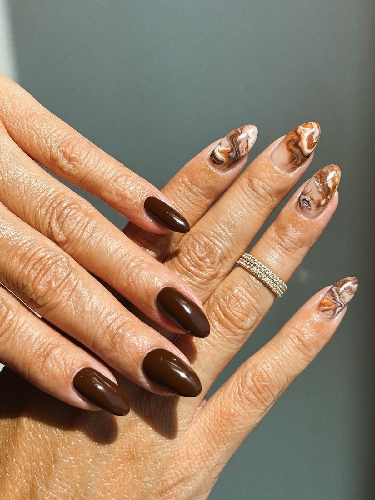 Medium Almond Nails with Marbled Accent Art Medium Almond Nails with Marbled Accent Art — Classy Brown Almond Nails