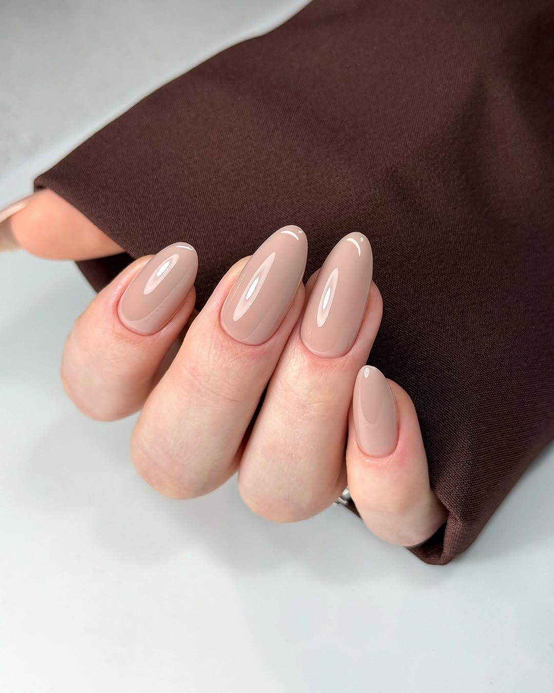 Milky Beige-Brown Medium Almond Nails Milky Beige-Brown Medium Almond Nails — Classy Brown Almond Nails