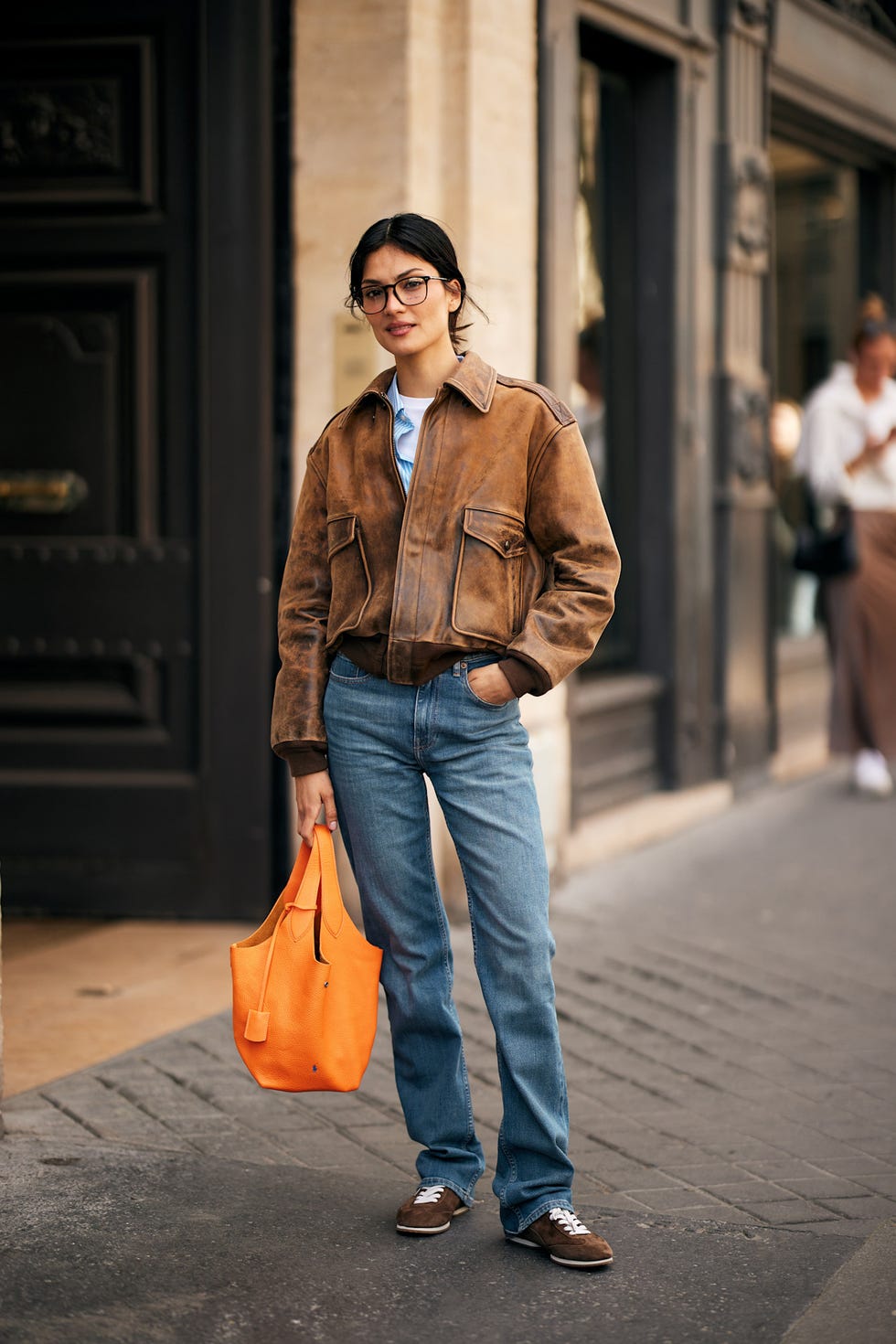 Oversized Brown Leather Jacket With Orange Tote and White T-Shirt — Classy Brown Leather Jacket Outfit