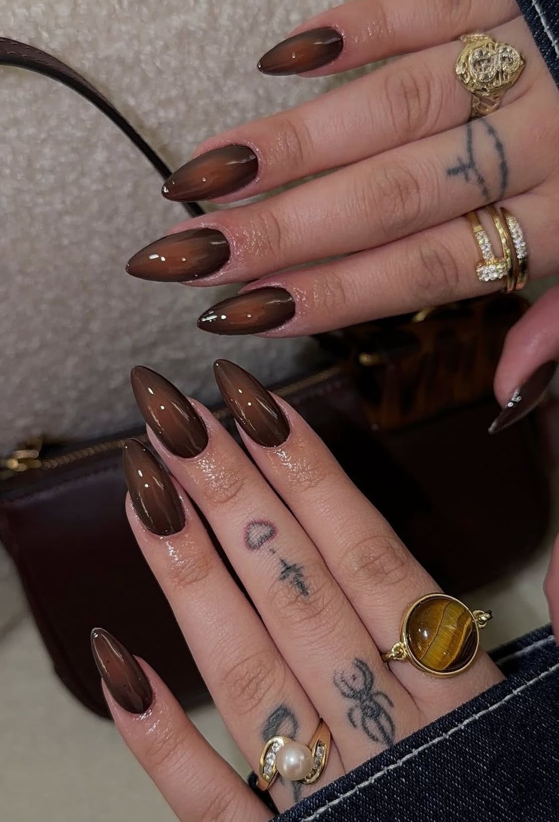 Medium Almond Glossy Brown Ombre Reverse Medium Almond Glossy Brown Ombre Reverse — Classy Brown Ombre Nails