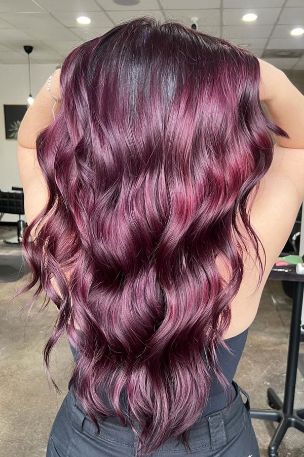 Mid-Back Wavy Hair With Vibrant Highlights, Middle — Classy Burgundy Highlights