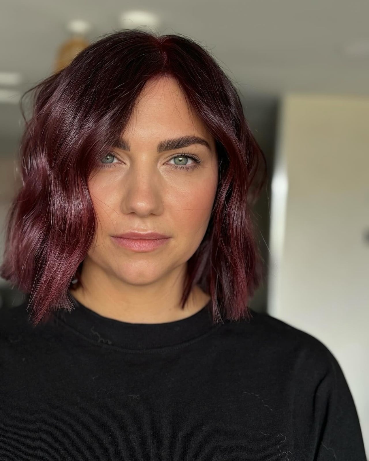Collarbone Bob With Curtain Bangs And Burgundy — Classy Burgundy Highlights