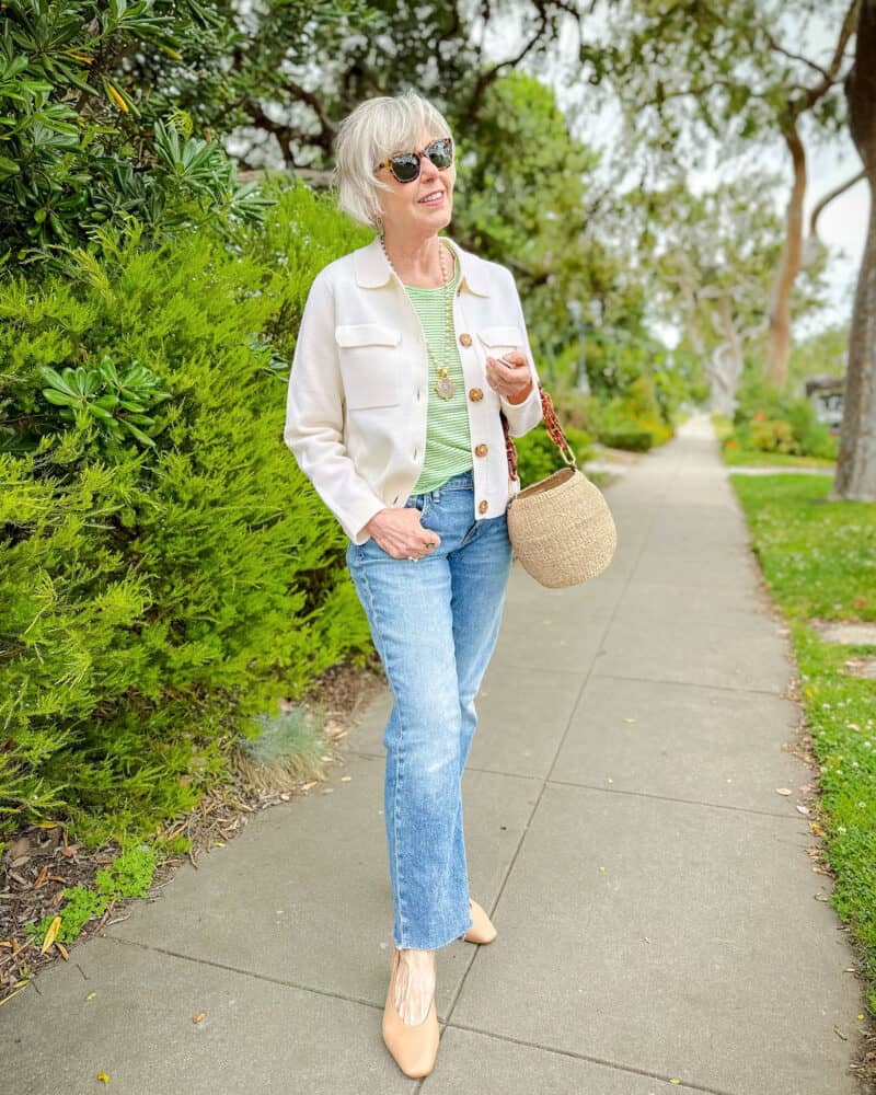 Blue Denim Jeans with White Button-Down Shirt and Black Heels Blue Denim Jeans with White Button-Down Shirt and Black Heels — Classy Casual Jeans Outfit