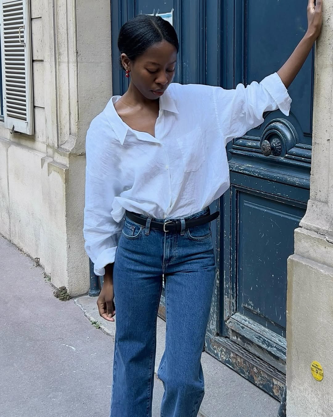Dark Wash Straight Leg Jeans with Oversized White Shirt Dark Wash Straight Leg Jeans with Oversized White Shirt — Classy Casual Jeans Outfit