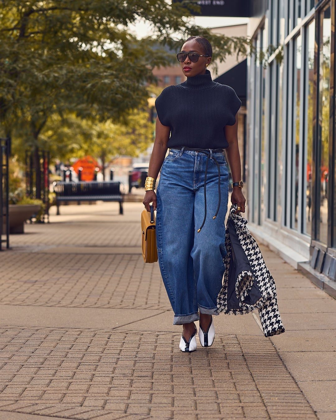 Black Sleeveless Turtleneck with Wide Leg Jeans and Yellow Handbag Black Sleeveless Turtleneck with Wide Leg Jeans and Yellow Handbag — Classy Casual Jeans Outfit