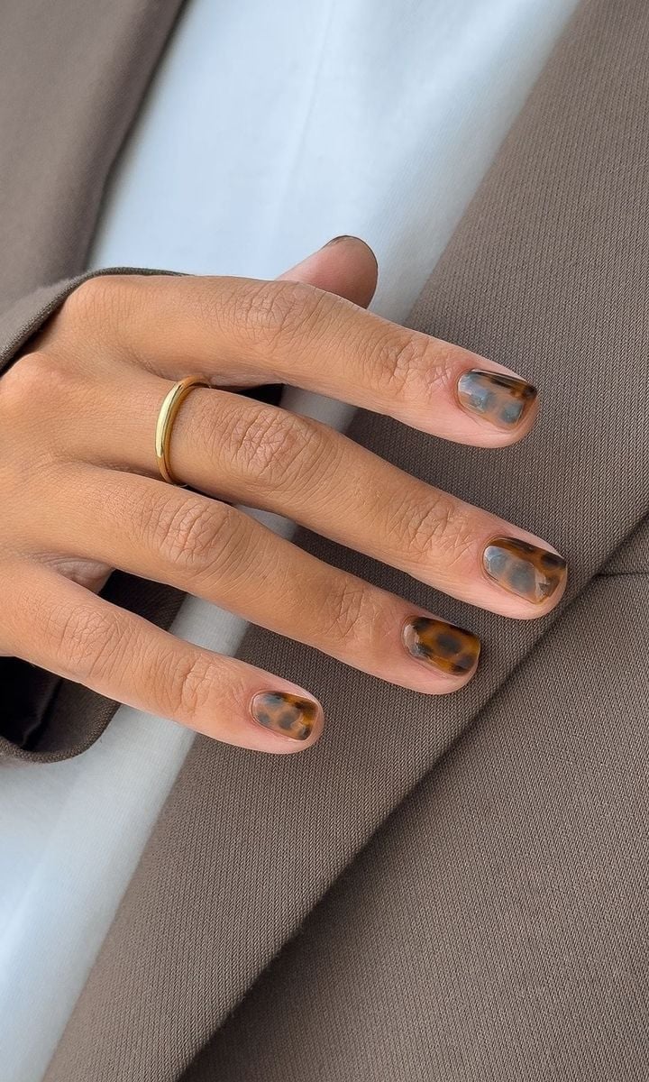 Glossy Tortoiseshell Short Square Nails Glossy Tortoiseshell Short Square Nails — Classy Chocolate Nails