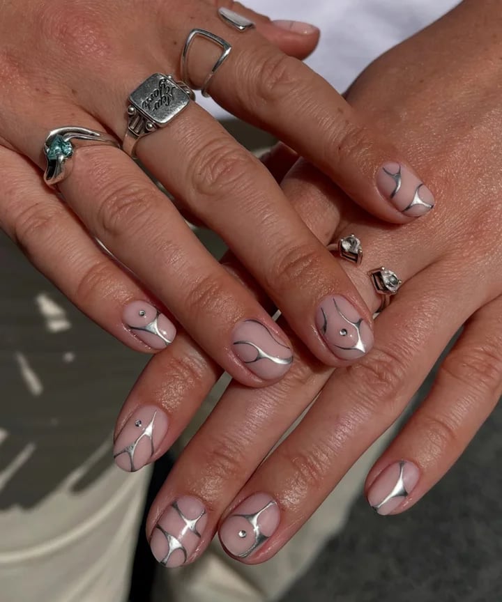 Minimalist Silver Chrome Line Art Short Ovals — Classy Chrome Nails