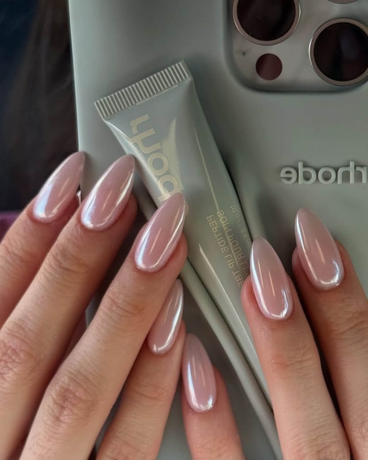 Medium Almond Milky Pink Pearl Chrome Medium Almond Milky Pink Pearl Chrome — Classy Chrome Nails Colors