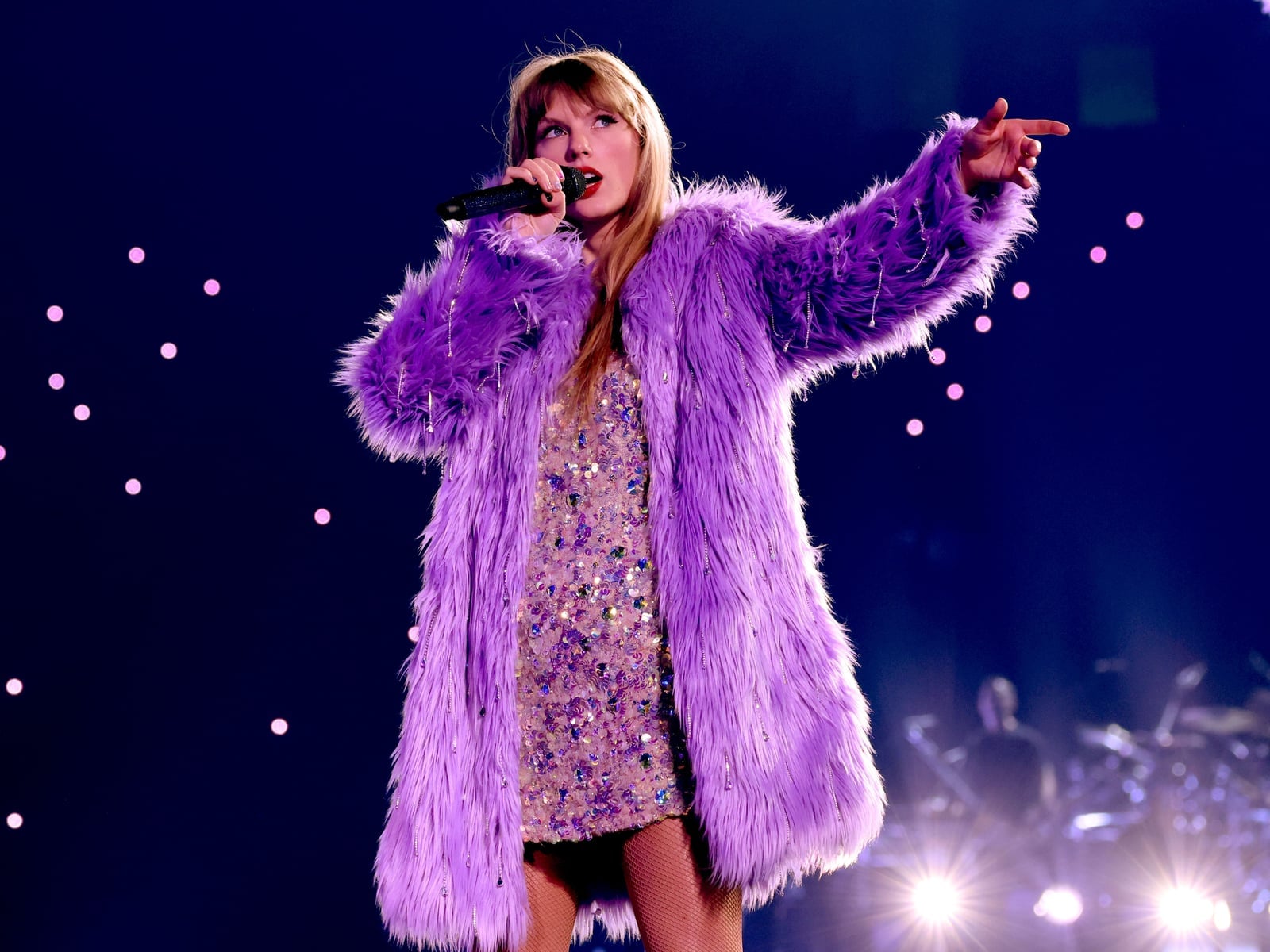 Mini Sequin Dress with Oversized Purple Furry Coat Mini Sequin Dress with Oversized Purple Furry Coat — Classy Concert Dresses