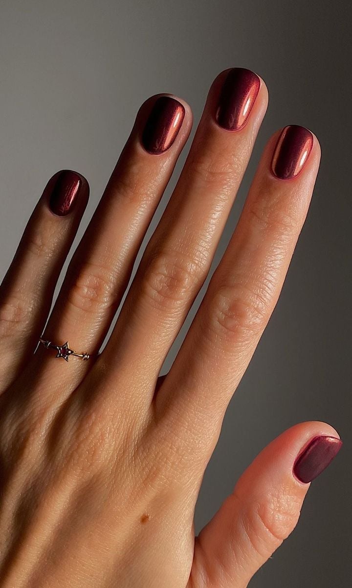 Short Almond Metallic Copper Chrome Nails With Highlighting The Smooth — Classy Copper Nails