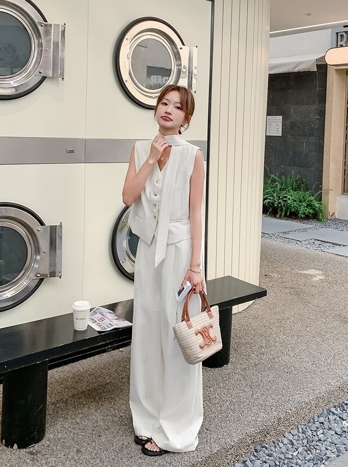 Off-White Vest And Wide Leg Pants Set Off-White Vest And Wide Leg Pants Set — Classy Cream Pants Outfits