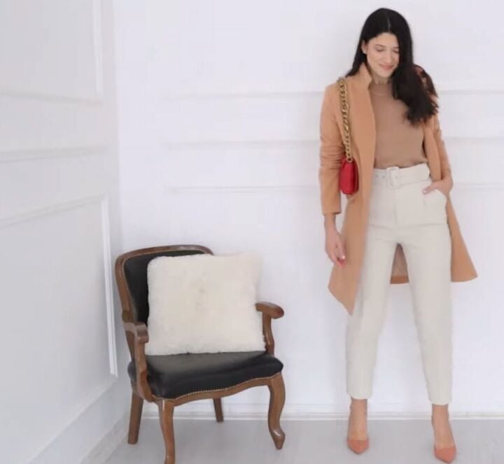 Cream Trousers With Camel Coat And Beige Turtleneck Cream Trousers With Camel Coat And Beige Turtleneck — Classy Cream Pants Outfits