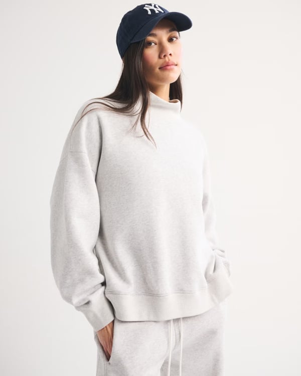 Light Grey Oversized Sweatshirt With Matching Pants — Classy Crewneck Outfits