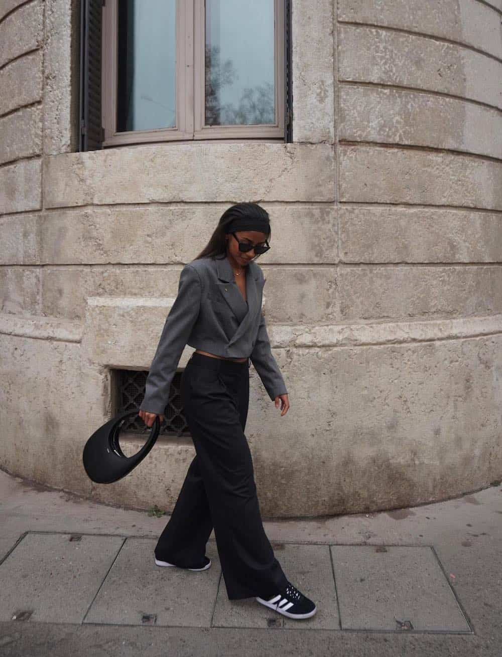 Fitted Grey Cropped Blazer with Black Trousers Fitted Grey Cropped Blazer with Black Trousers — Classy Cropped Jacket Outfits