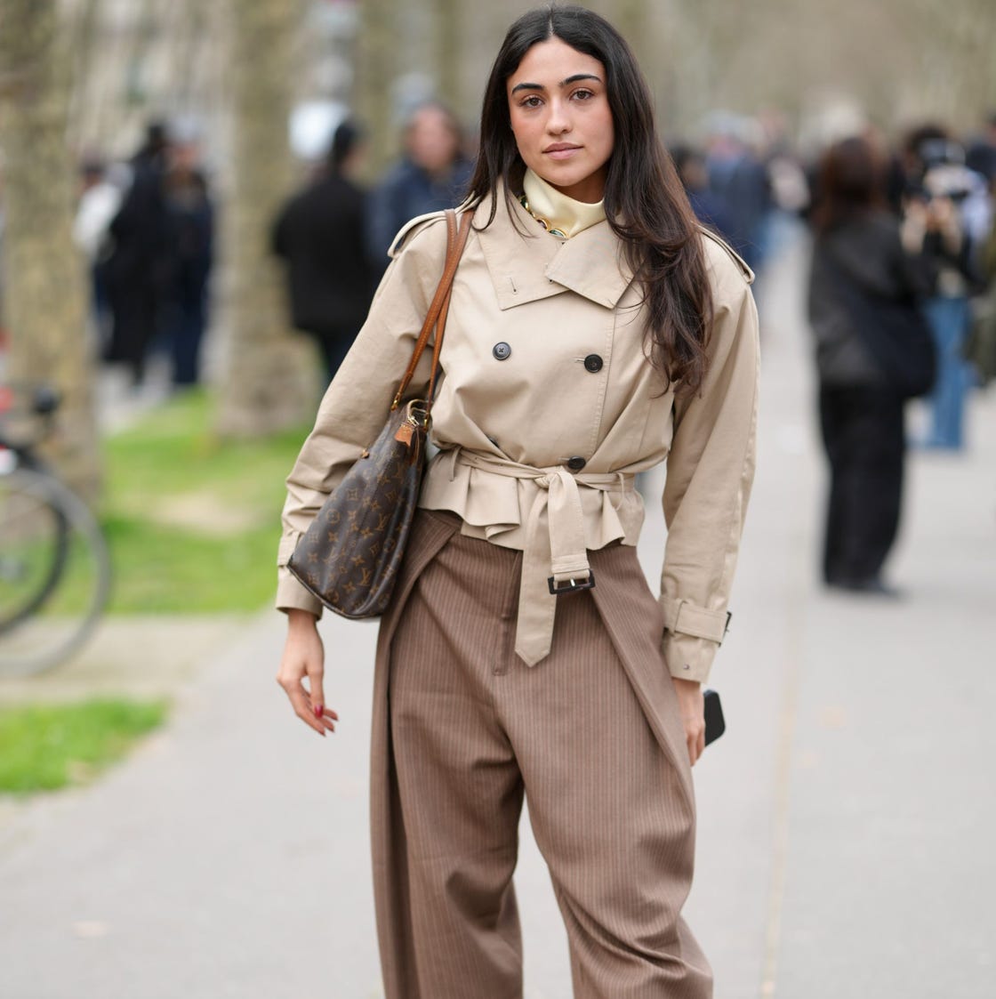 Beige Cropped Trench Coat with Pinstripe Trousers Beige Cropped Trench Coat with Pinstripe Trousers — Classy Cropped Jacket Outfits