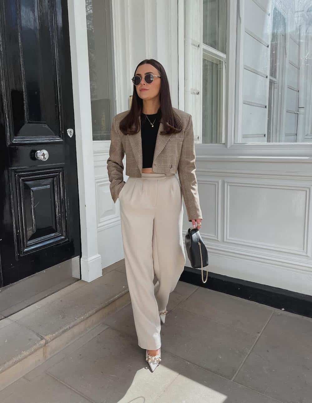 Brown Plaid Cropped Blazer with Cream Trousers Brown Plaid Cropped Blazer with Cream Trousers — Classy Cropped Jacket Outfits