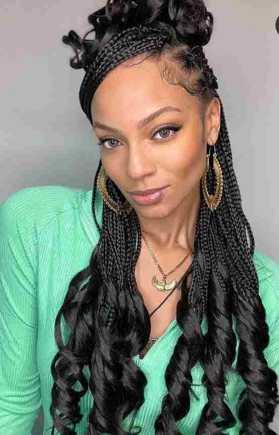 Mid-Back Box Braids With Blonde Highlights And Curly Ends, Middle Mid-Back Box Braids With Blonde Highlights And Curly Ends, Middle — Classy Curls Braids