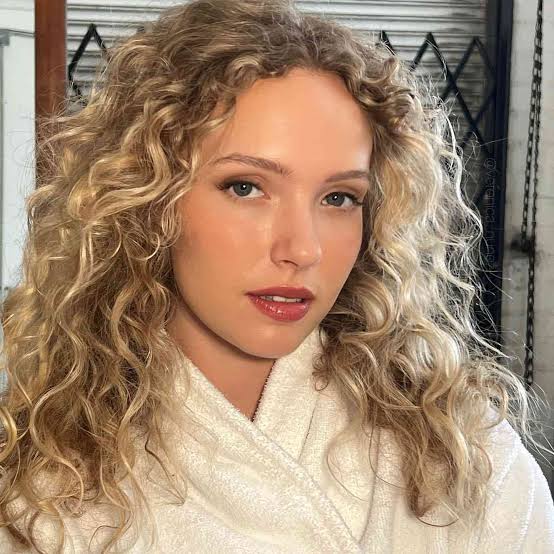 Shoulder-Length Curls With Blonde Dimension, Collarbone — Classy Curly Haircuts